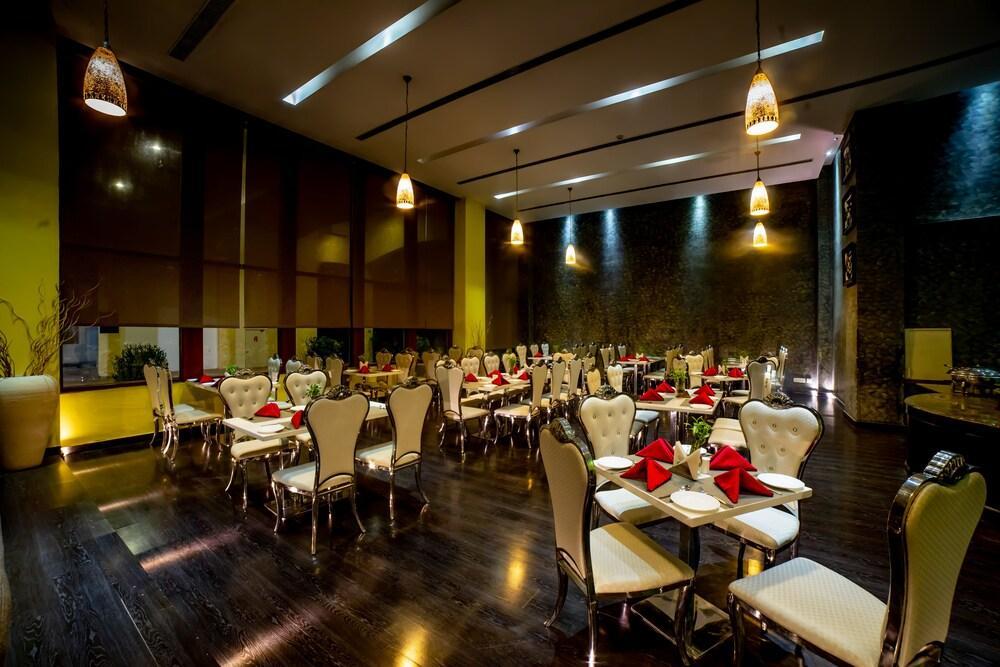 מלון Ramada By Wyndham Jaipur Jaisinghpura מראה חיצוני תמונה