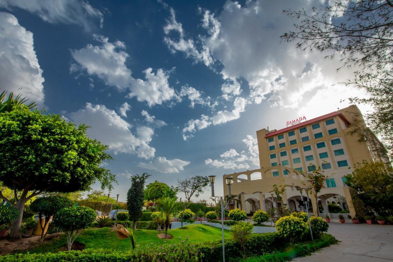 מלון Ramada By Wyndham Jaipur Jaisinghpura מראה חיצוני תמונה