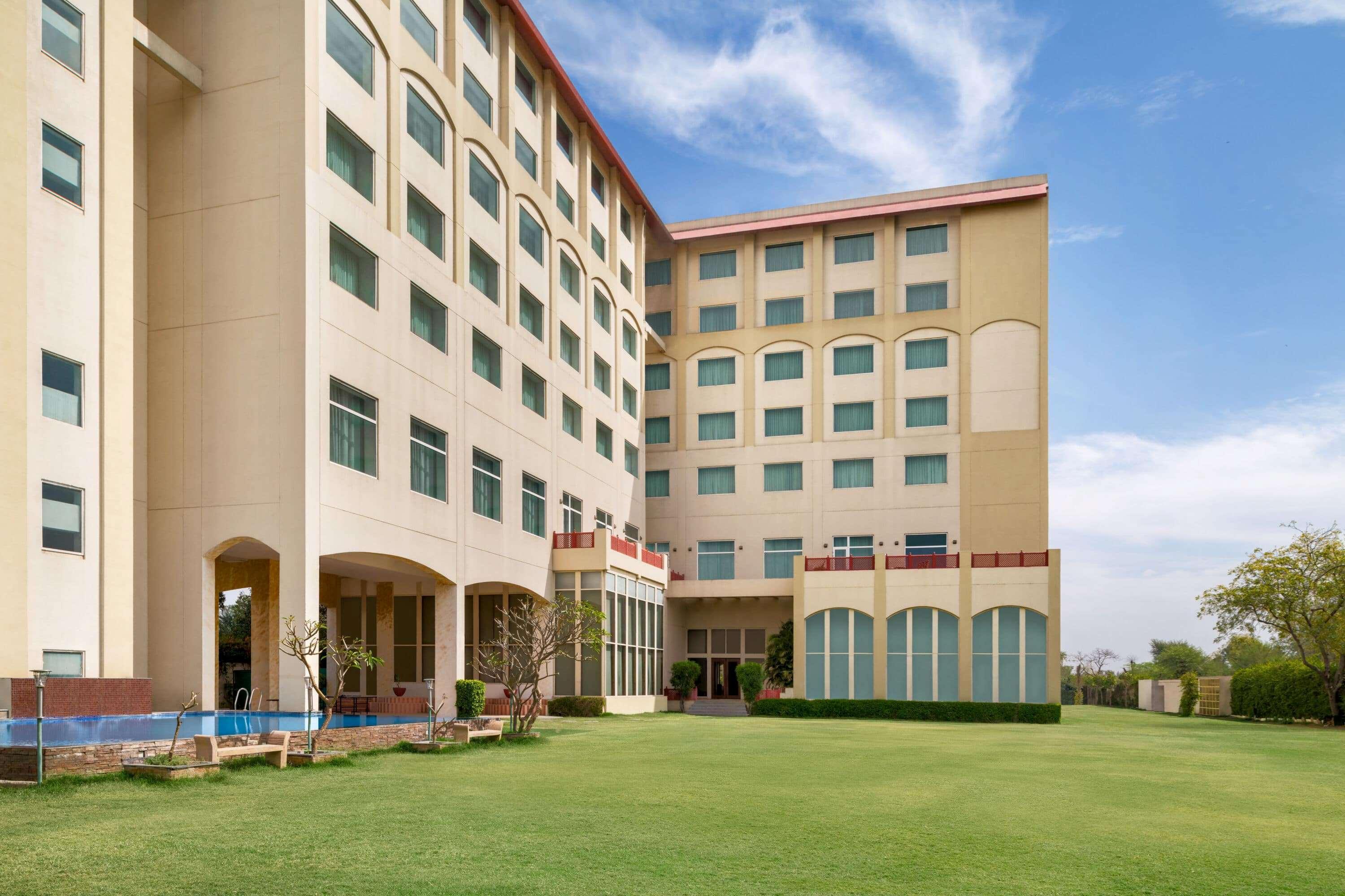 מלון Ramada By Wyndham Jaipur Jaisinghpura מראה חיצוני תמונה